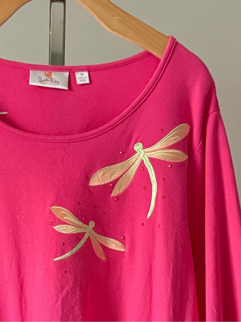 Quacker Factory Hot Pink Dragonfly Rhinestone Top 1X - Picture 6 of 14